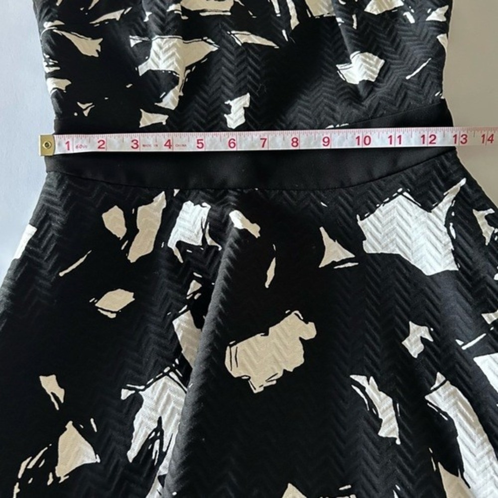 Banana Republic Textured Fit and Flare Black White Abstract Jacquard Dress - 0 - Picture 6 of 10